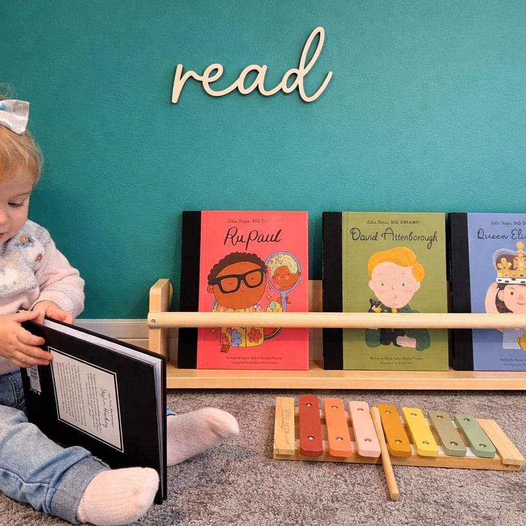 Wooden "Read" Script Sign – Montessori Nursery & Classroom Decor
