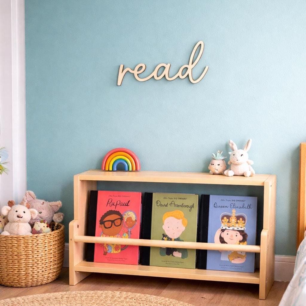 Wooden "Read" Script Sign – Montessori Nursery & Classroom Decor